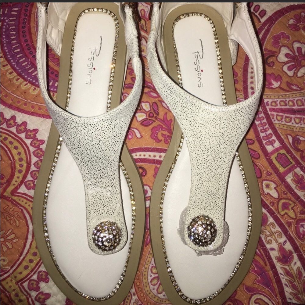 White Diva 10 Sandal - Picture 2 of 6